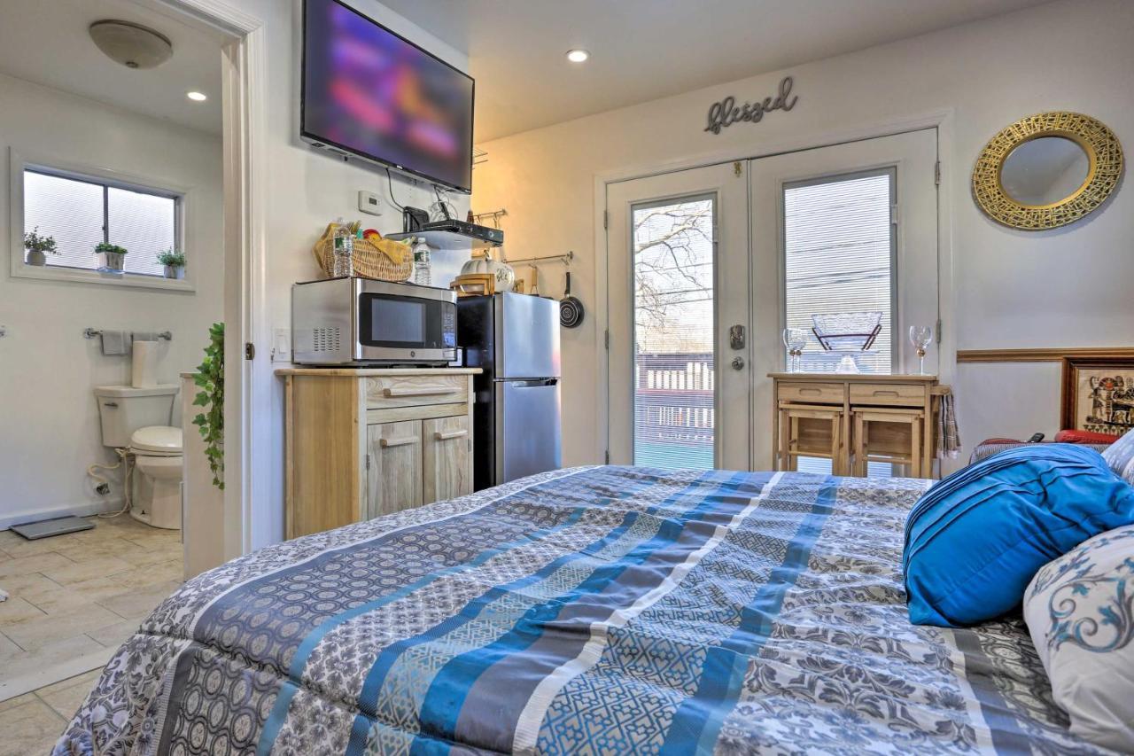 Central Elmont Studio With Great Outdoor Space! Bagian luar foto