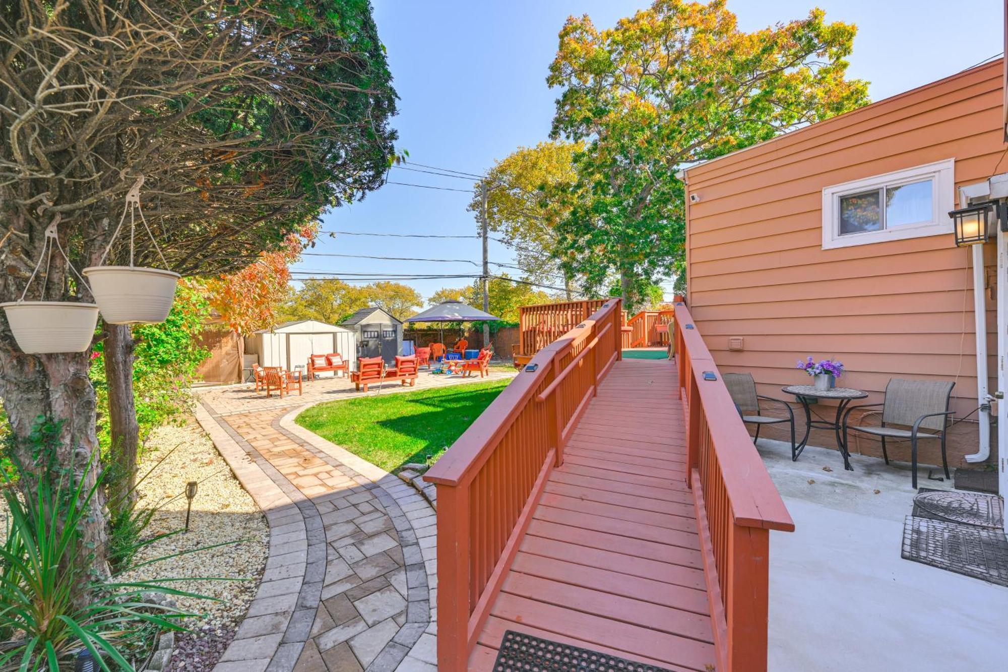 Central Elmont Studio With Great Outdoor Space! Bagian luar foto